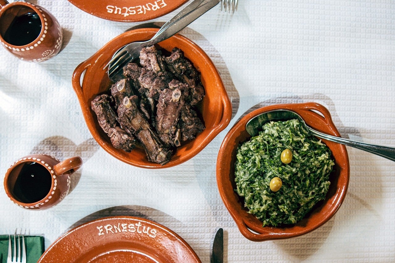 Ernestus: Vinho de família, fumeiro artesanal