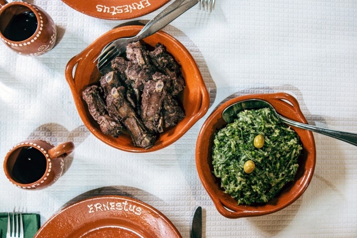  À mesa do Ernestus, em casa da nossa família de Pereiros