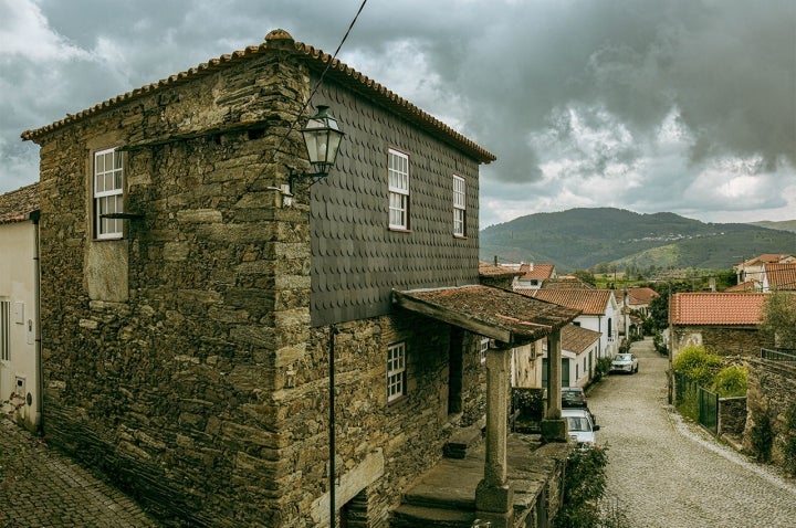 Os interiores do Mesa de Lemos são da autoria de Nini Andrade Silva e com cerâmicas de Geraldine Esteves