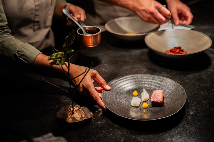 O pato maturado com nabo, laranja e vinagre de vinho tinto envelhecido, um dos momentos do menu de degustação  