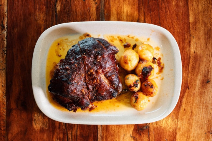 O pernil assado por quatro horas ganhou fama