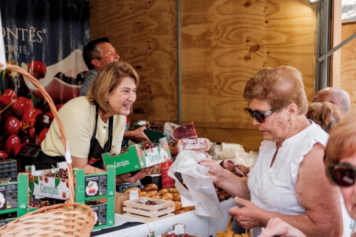 Nas Festas da Cereja, há sempre oportunidade de comprar diretamente aos produtores da região (Foto: Câmara Municipal de Alfândega da Fé)