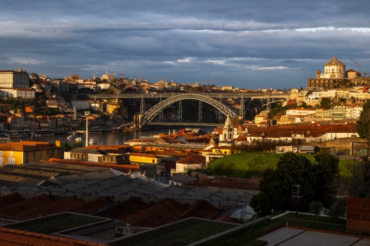 O hotel inclui a casa do fundador da marca e tem vista sobre a Ribeira do Porto