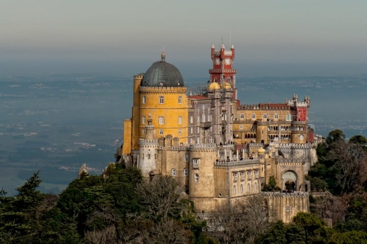 Nove destinos portugueses de meter medo (e nove restaurantes para recuperar do susto)