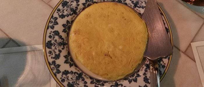 Tortilla de Betanzos en Taberna Pedraza, Madrid.