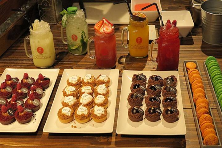 Armonías de cócteles, granizados y alta pastelería.