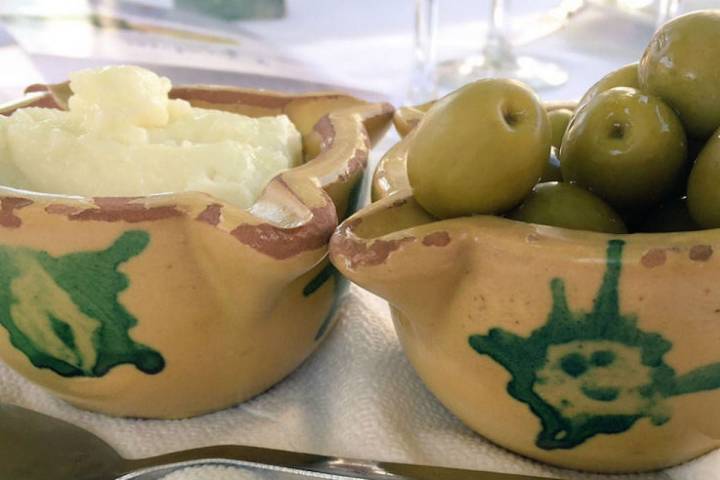 Alioli con olivas.