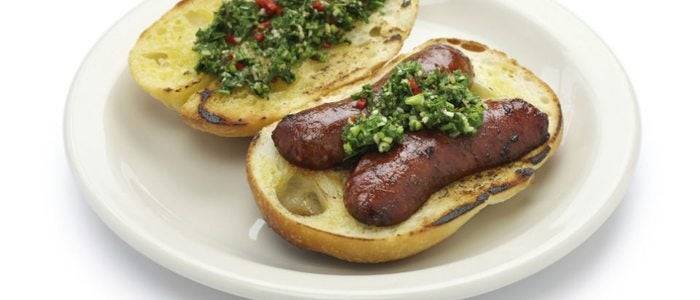 La salsa chimichurri es perfecta para las carnes.