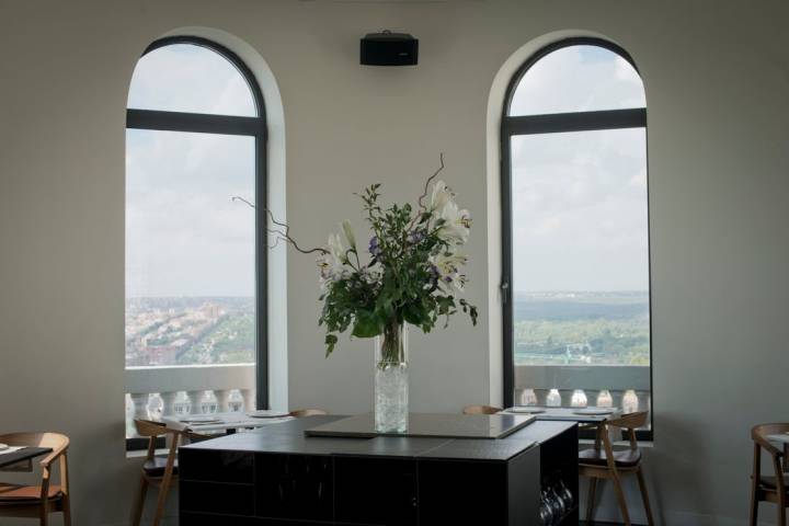 Merece la pena la vista desde el restaurante del Dear Hotel en la última planta.