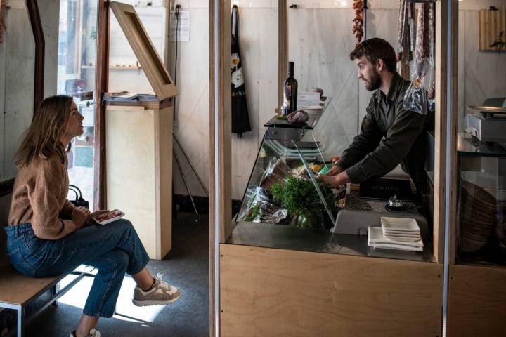 Dos primos argentinos están al frente del local.