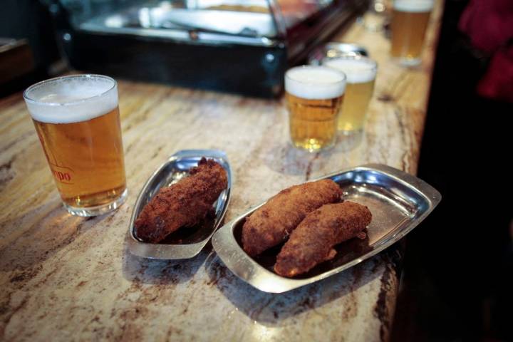 La croqueta, la tapa viral de este bar.