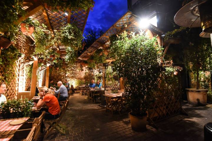 Tapear en un jardín en el centro de la ciudad.