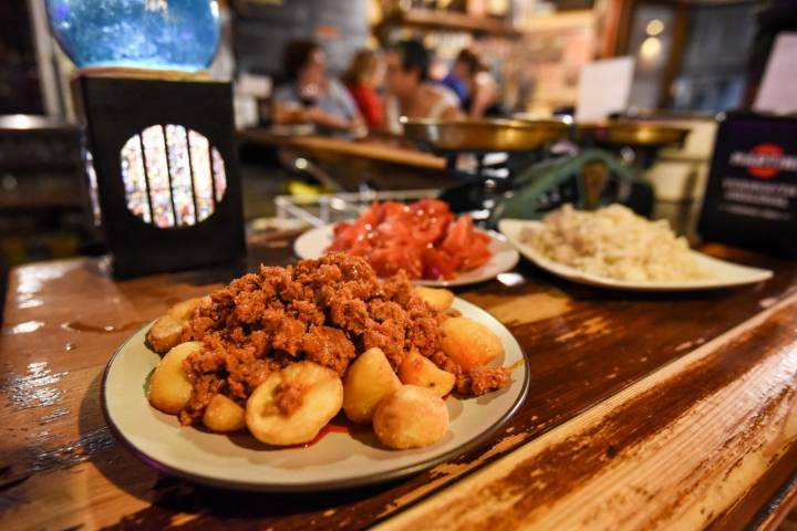 El condimento de las famosas patatas con picadillo de 'La Trébede': orégano y pimentón agridulce.