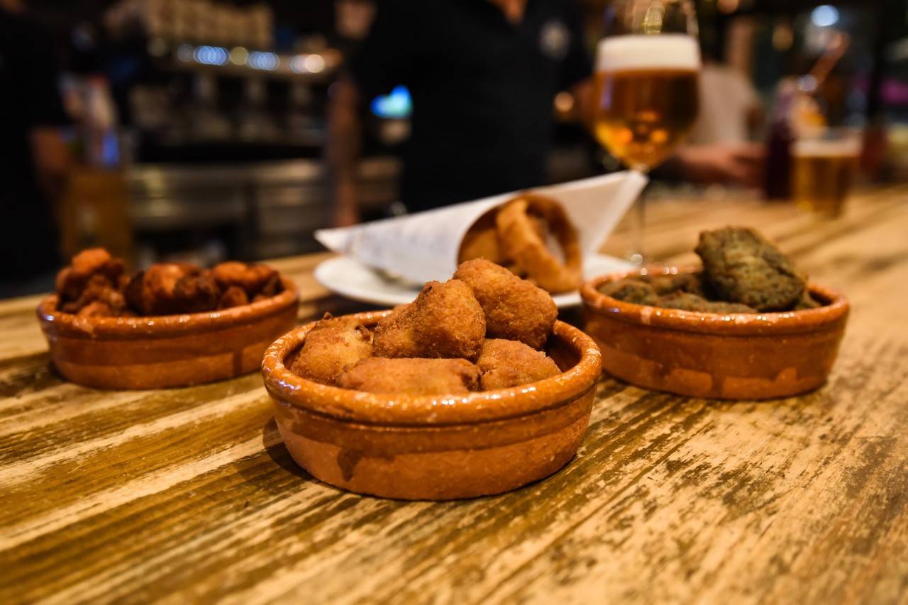 Las croquetas (de 'txangurros', jalapeños o morcilla), lo más pedido de 'El Patio'.