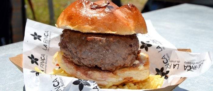 La deliciosa hamburguesa de buey de MEAT.