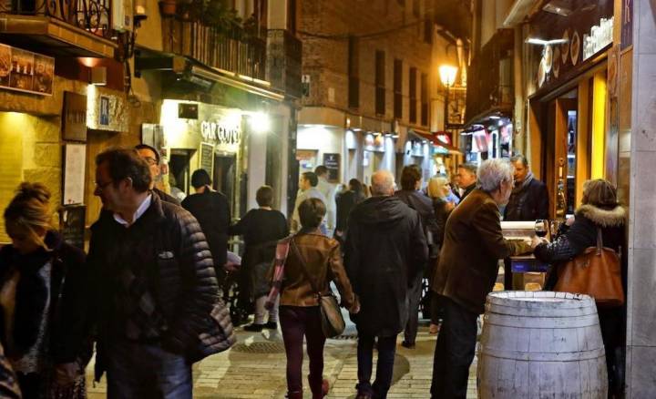 La calle Laurel llena de gente.