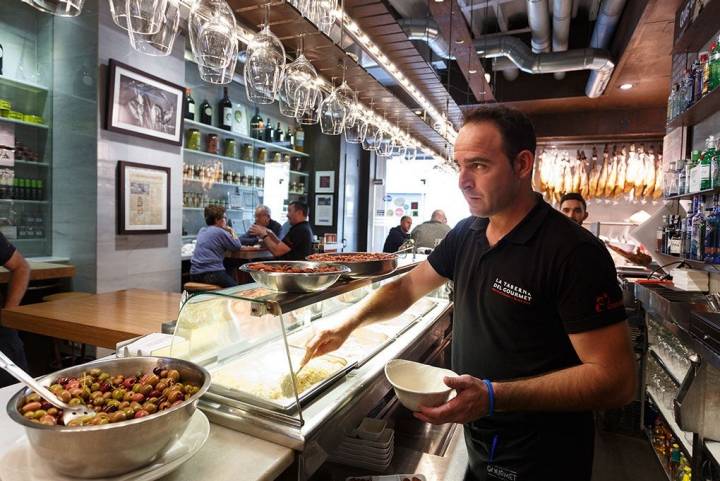 Entre las tapas más destacadas, los buñuelos de bacalao y las croquetas de jamón.