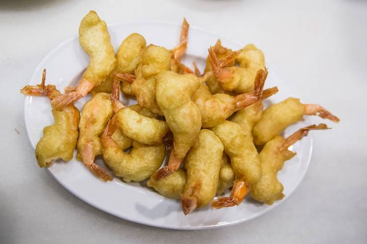 Las gambas rebozadas, de las raciones favoritas del lugar.