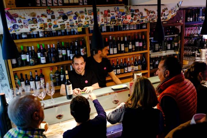 De vinos tampoco andan escasos.