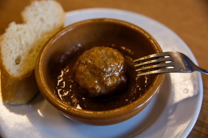 Y si aún te queda tiempo, la de albóndigas con otra caña.