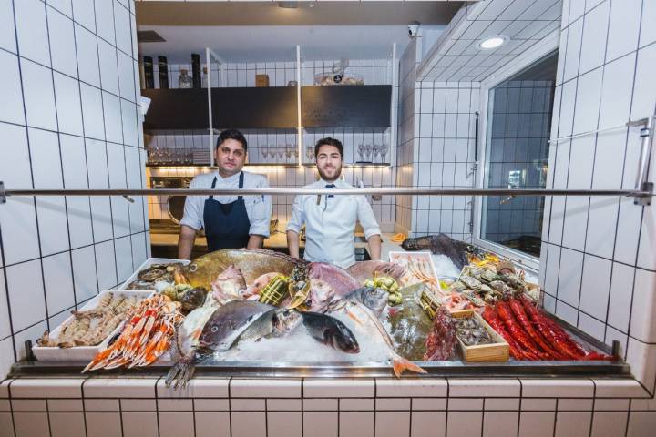 Juan Luis Fernández es copropietario y jefe de sala del restaurante.