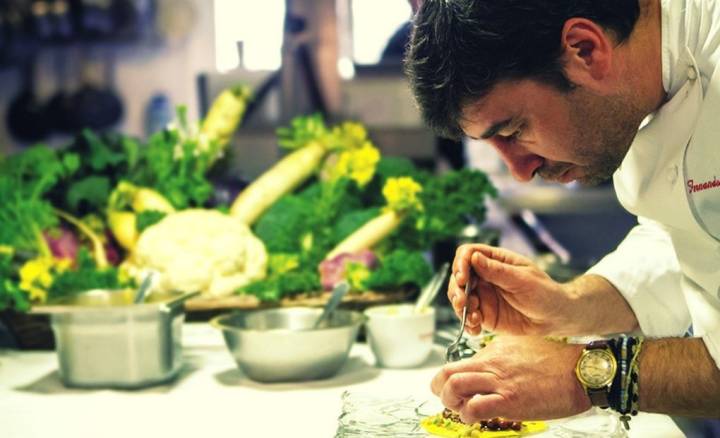 El cocinero Fernando del Cerro cocinando