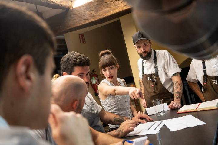 Reunión de equipo antes de la cena