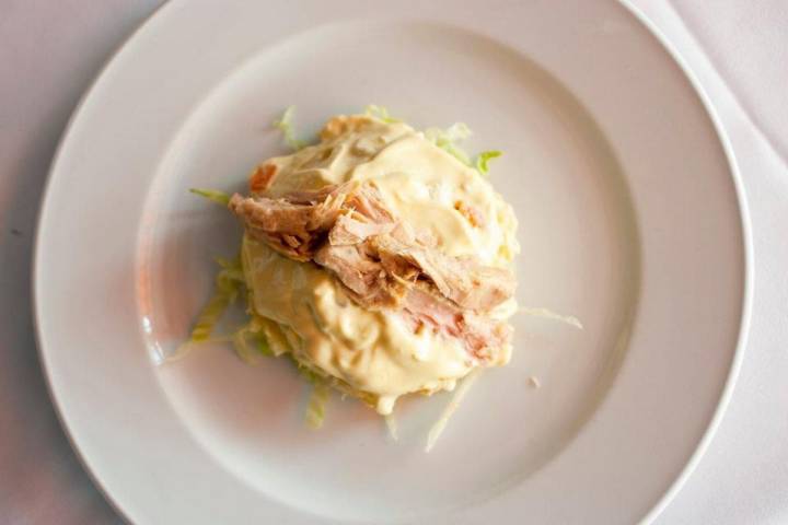 Plato de ensaladilla rusa del restaurante El Refectorium, en Málaga.