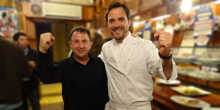 Dos cocineros y dos amigos. Foto: Bar Txepetxa.