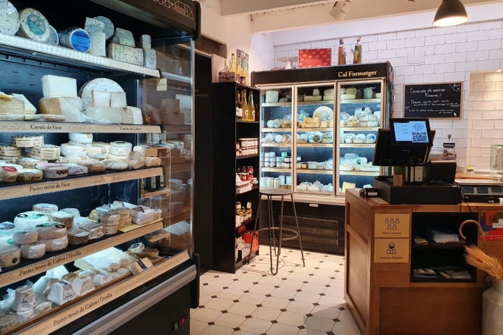 Interior de la quesería Cal Formatger en Girona