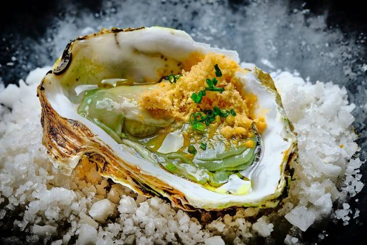 Ostra rizada de Cádiz con polvo helado de piriñaca. Foto: Facebook Faro de Cádiz