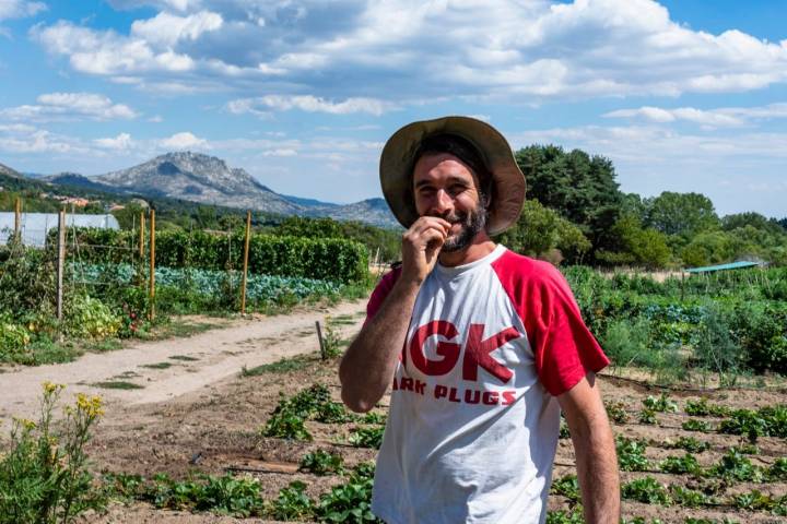 Christian González Acena, uno de los socios de la huerta.