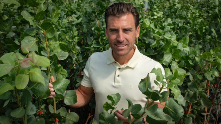 Ángel Minaya, CEO de Agróptimum, en los viveros de la empresa.