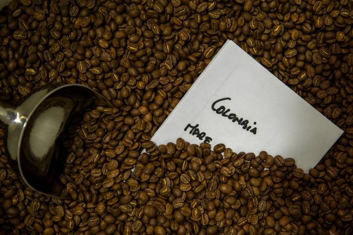 Café de Colombia, de origen, tostado. Lo compran directamente al productor.