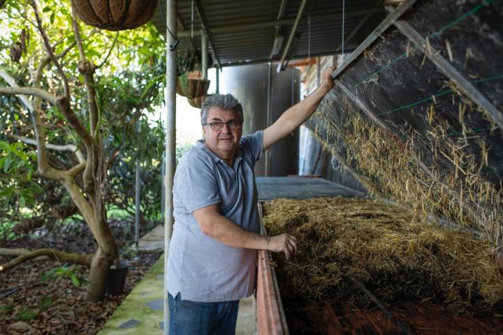 También generan humus de lombriz y cuentan con una central meteorológica.