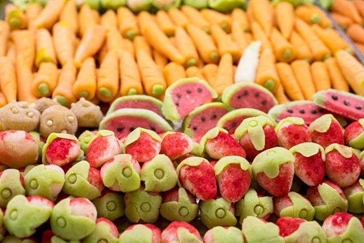 Frutas y hortalizas de mazapán con un ligero sabor a lo que representan.