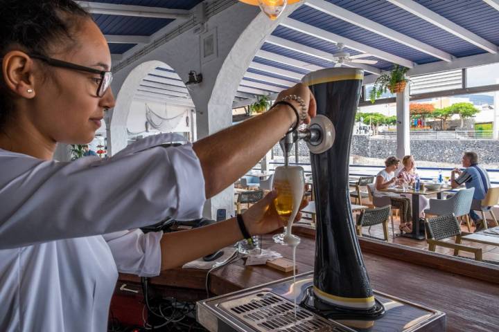 Si no te apetece sentarte a comer, siempre puedes tomar una cerveza acompañada de una tapa.