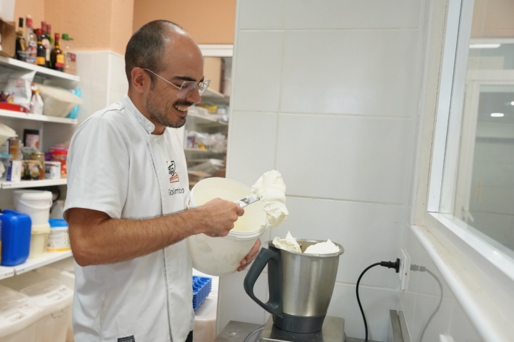 Para elaborar su perrunilla han utilizado los mismos ingredientes que estaban en la vieja libreta de su abuela Dolores.