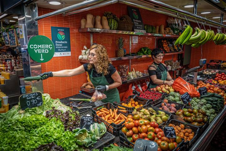 La Boqueria con Arnau Muñío (Barcelona) vendedoras Cal Neguit