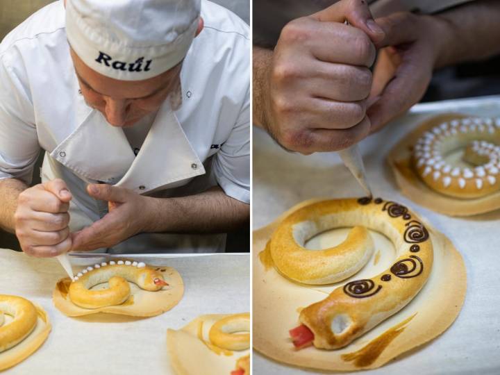 Decorando las cascas en Pastelería Raúl