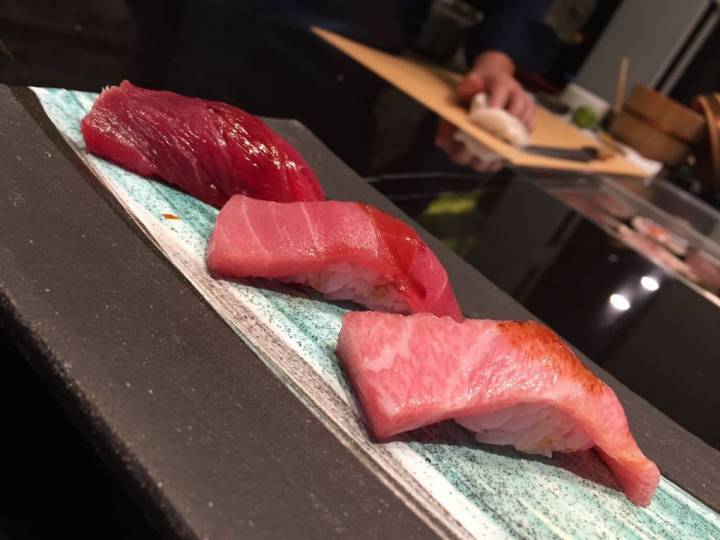 Sushi de atún de Mario Payán de Kappo: ventresca (toro), tarantelo (chu-toro) y descargamento (akami)./ Foto:J. Seoane