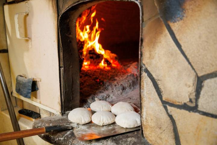 Horno con molletes.