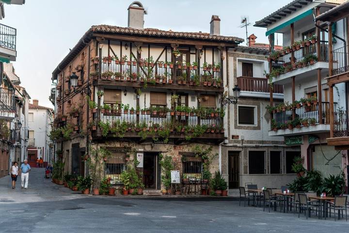 La florida Casa de las Flores del pueblo de Ávila.