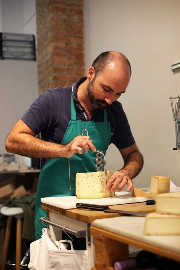 Aquí hay, sobre todo, quesos de leche cruda, artesanos o fermier. Foto: Facebook