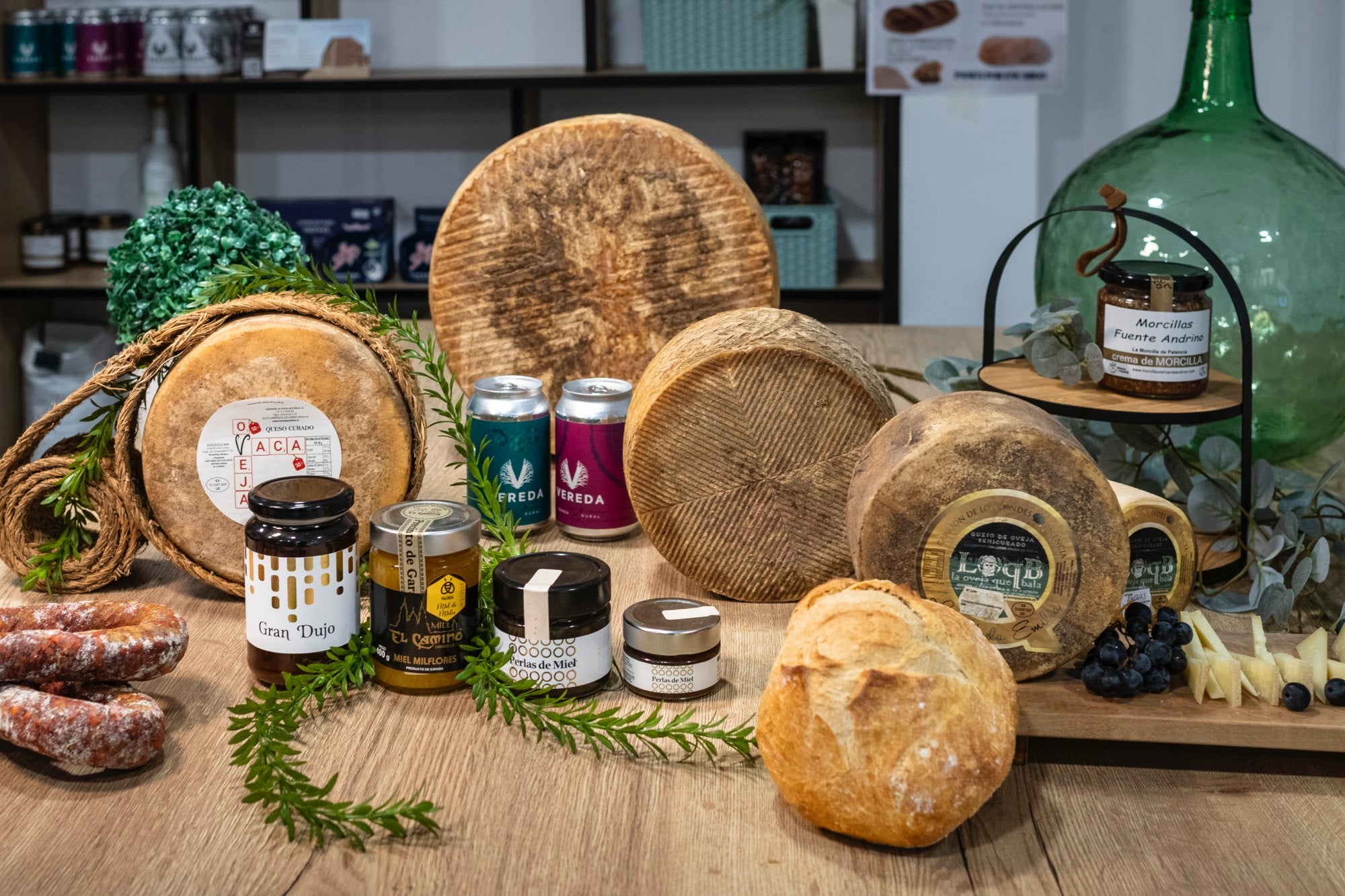 Las mermeladas y la miel también son del territorio.