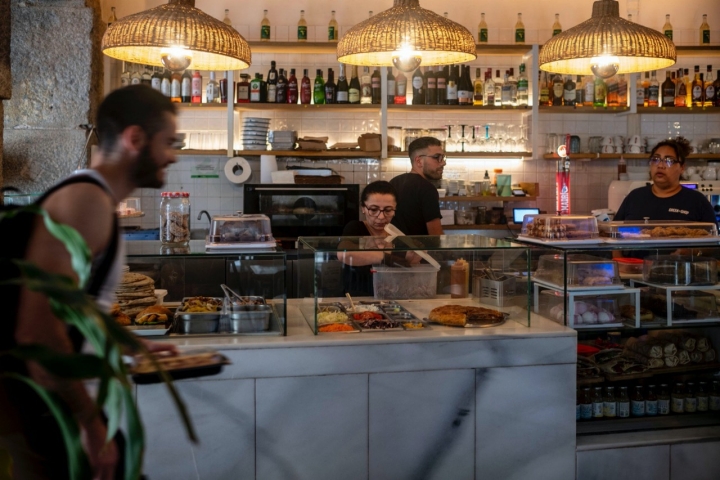 Mostrador de Greek and Shop de Madrid.