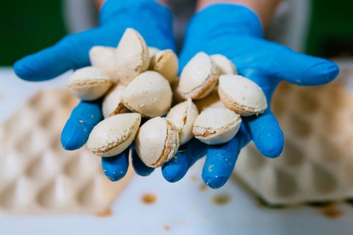 Así quedan las almendras rellenas, otro clásico de la Navidad.