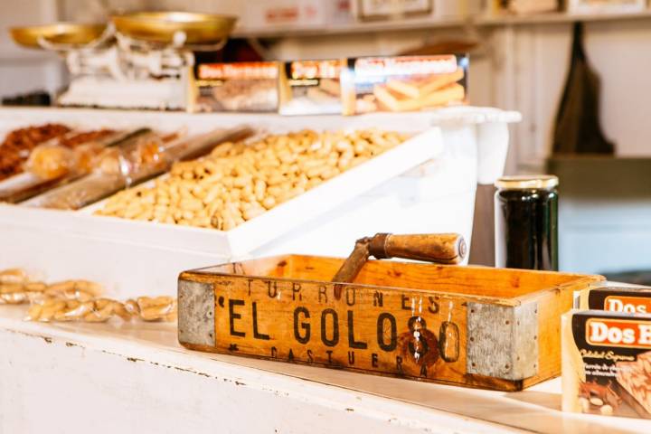 Las grandes empresas del pueblo llevan fabricando turrón desde hace más de 50 años.