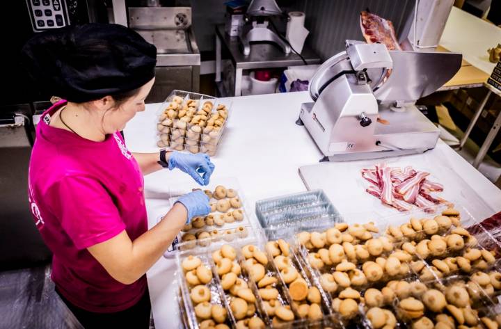 También se preparan aquí las famosas tetillas de monja.