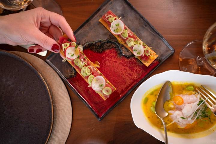 "Pizzitas-sashimi” de atún rojo del Mediterráneo y vinagreta de wasabi.